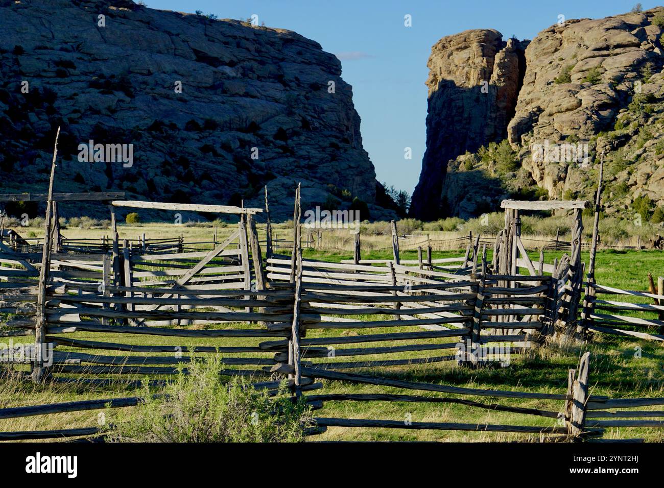 Devil's Gate, une gorge spectaculaire érodée par la rivière Sweetwater, un point d'arrêt historique pour les pionniers sur la piste mormon, Martin's Cove, Wyoming. Banque D'Images
