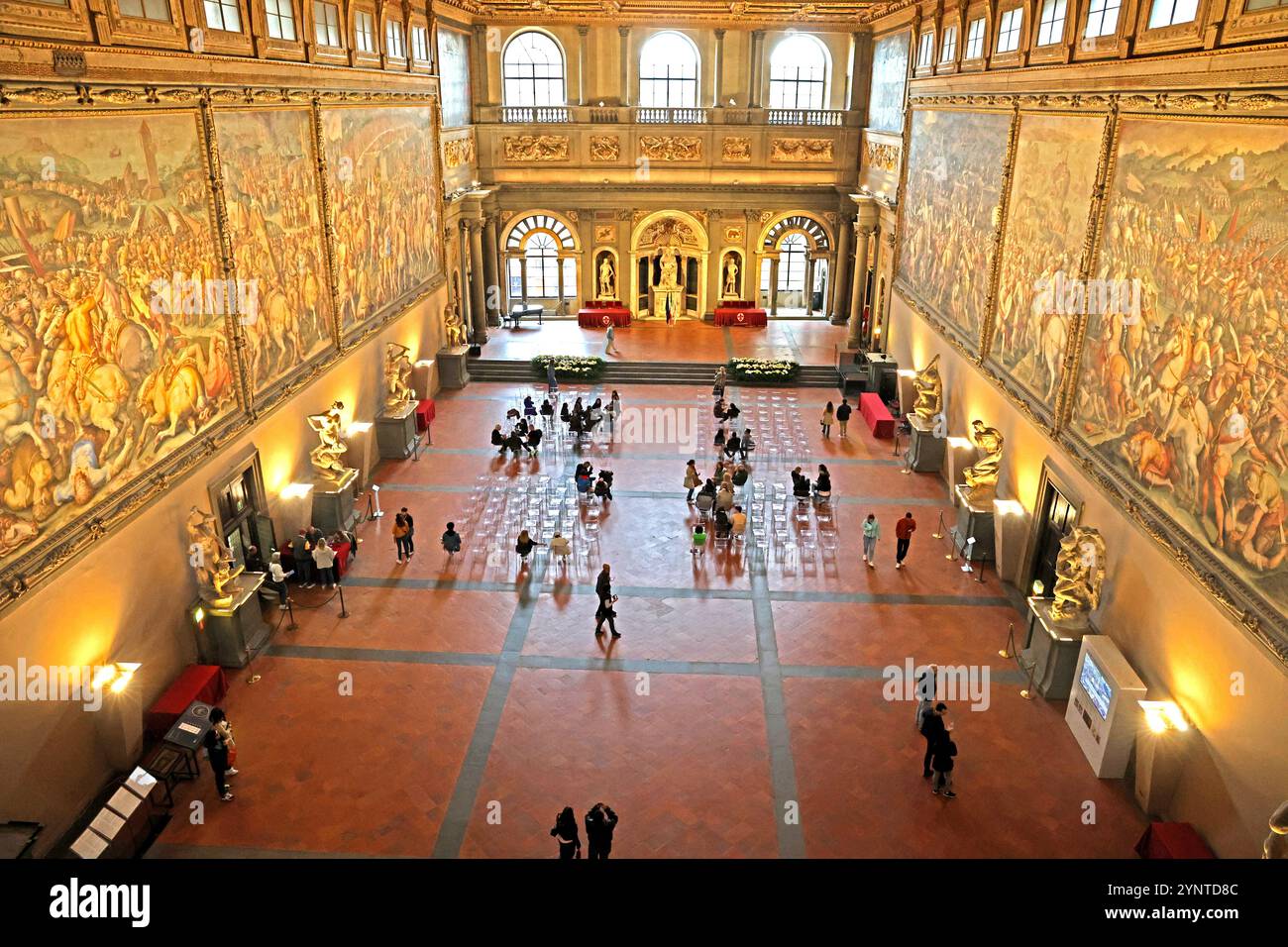Le Salone dei Cinquecento ou salle des cinq cents dans le Musée du Palazzo Vecchio à Florence Italie Banque D'Images