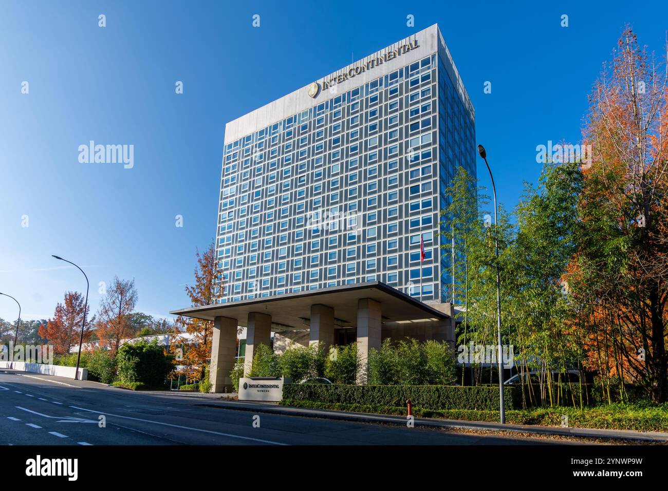 Vue extérieure de l'InterContinental Genève, un hôtel de luxe situé dans le centre diplomatique de Genève, en Suisse, près du Bureau des Nations Unies Banque D'Images