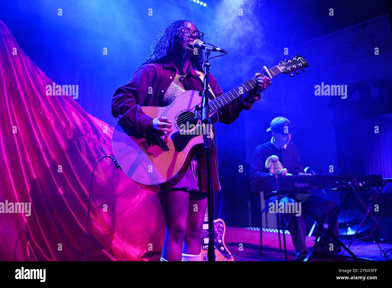 Londres, Royaume-Uni. ROYAUME-UNI. 26 novembre 2024. LONDRES, ANGLETERRE - NOVEMBRE 26 : Leonie Biney se produisant au Bush Hall, Shepherd's Bush le 26 novembre 2024 à Londres, Angleterre. CAP/Mar © Mar/Capital Pictures crédit : Capital Pictures/Alamy Live News Banque D'Images
