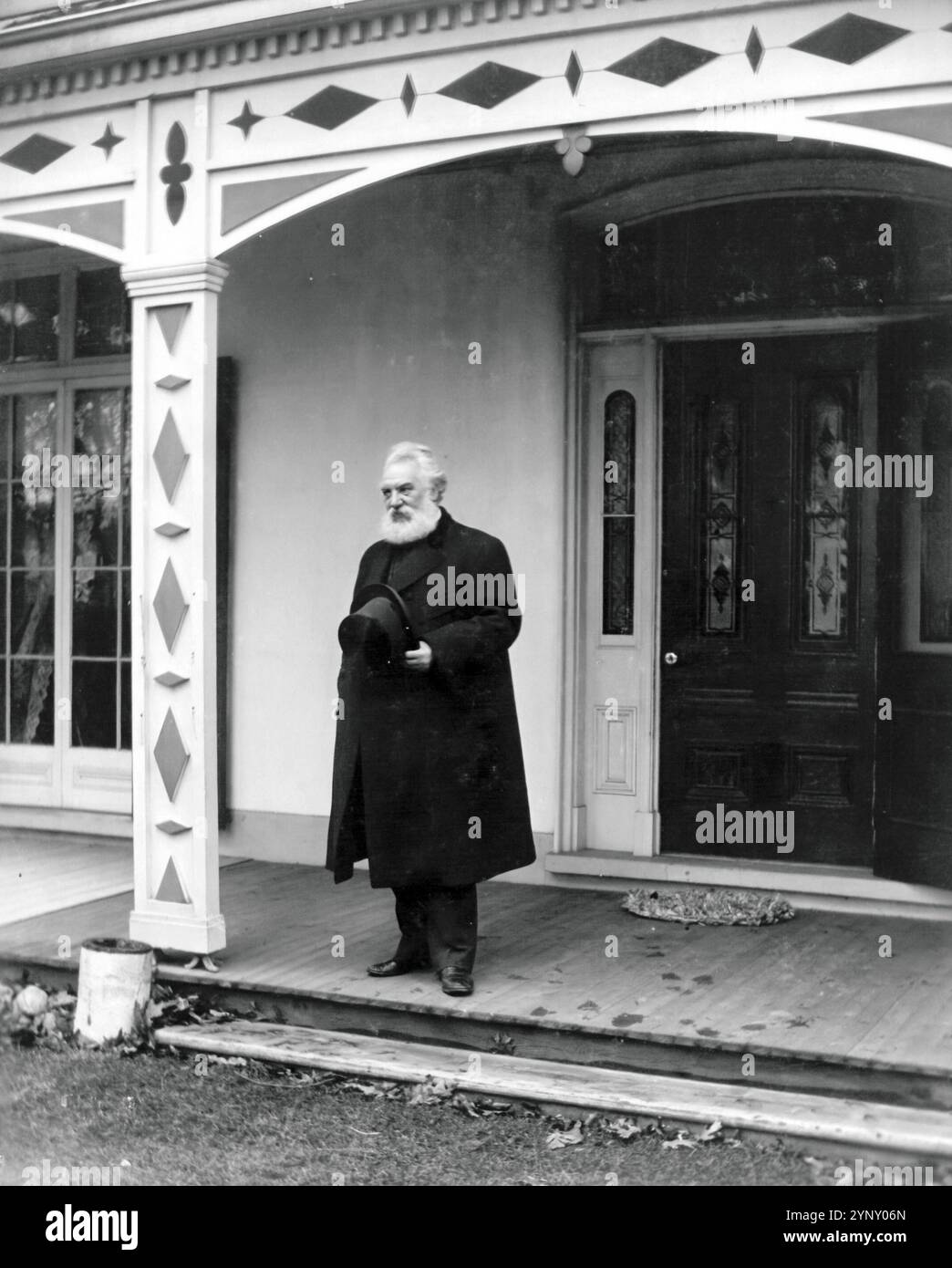 Dr Bell dans la porte à la maison du téléphone, 1906 - photo par Park and Company Banque D'Images