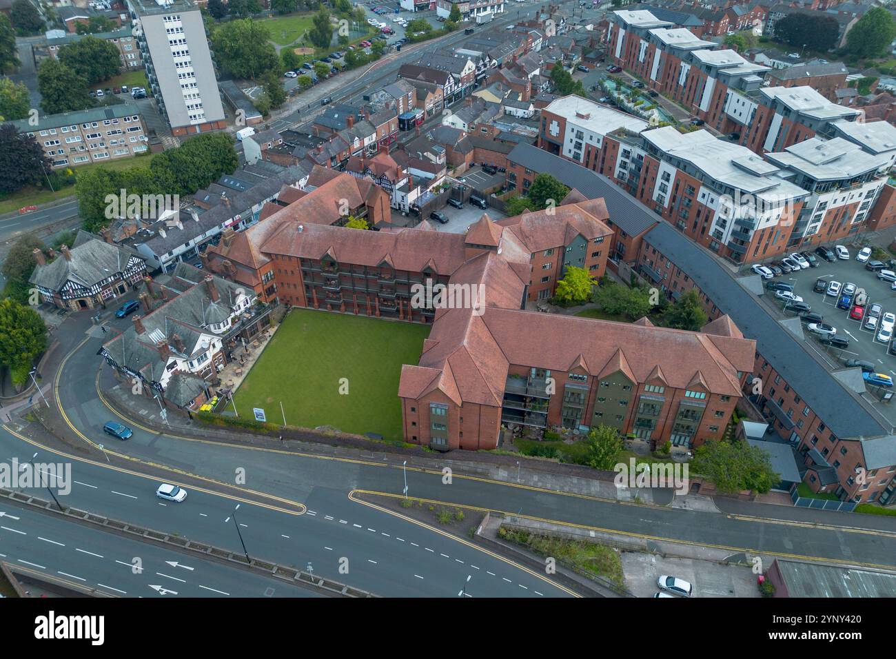 Vue aérienne de Bowling Green court Retirement Development, centre-ville de Chester, Cheshire, Royaume-Uni. Banque D'Images
