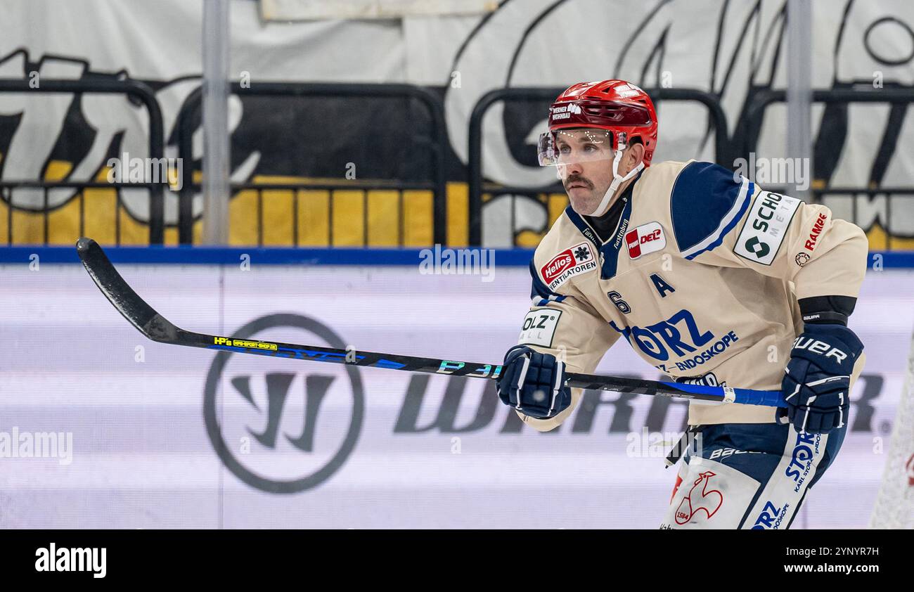 Daryl Boyle (Schwenninger Wild Wings, no 6). GER, EHC Red Bull Muenchen v. Schwenninger Wild Wings, Eishockey, DEL, 20. Spieltag, saison 2024/2025, 26.11.2024. Foto : Eibner-Pressefoto/Heike Feiner Banque D'Images