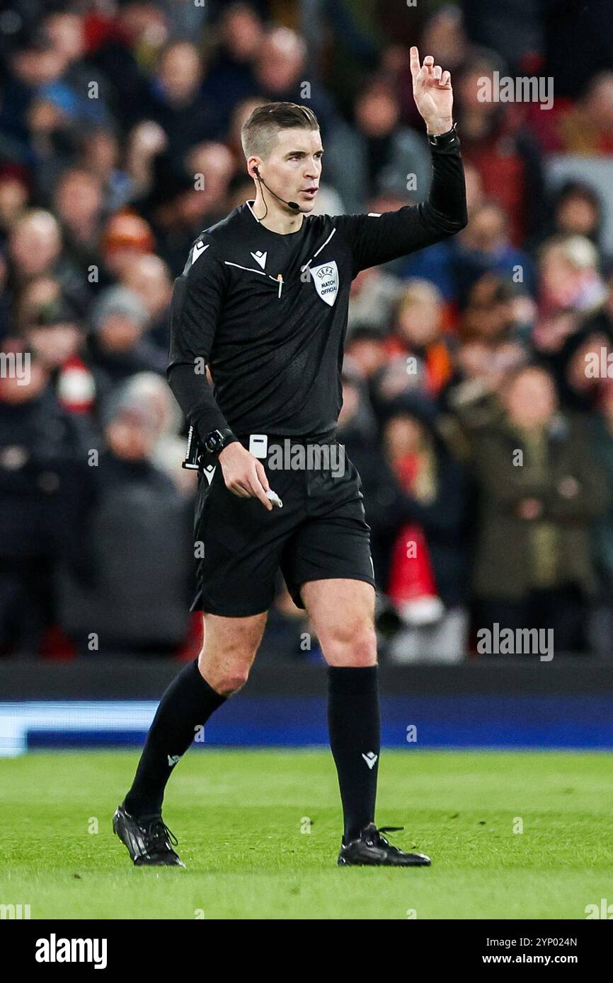 Liverpool, Royaume-Uni. 27 novembre 2024. L'arbitre François Letexier donne des instructions lors de l'UEFA Champions League, League phase MD5 Liverpool v Real Madrid à Anfield, Liverpool, Royaume-Uni, 27 novembre 2024 (photo Mark Cosgrove/News images) à Liverpool, Royaume-Uni, le 27/11/2024. (Photo de Mark Cosgrove/News images/SIPA USA) crédit : SIPA USA/Alamy Live News Banque D'Images