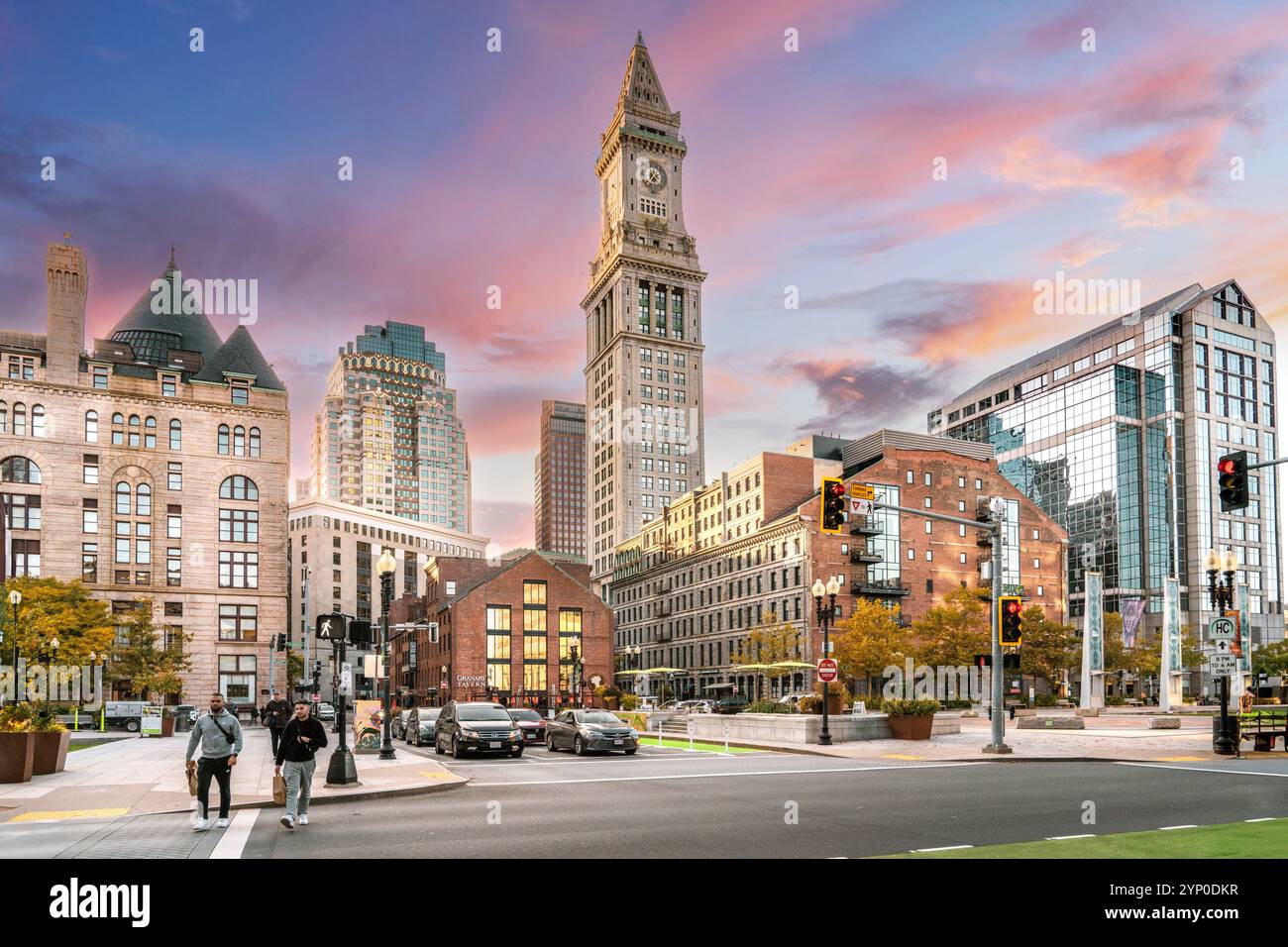 Skyline de Custom House Clock Tower dans le centre-ville de Boston à Sunset Boston, Massachusetts, États-Unis Banque D'Images