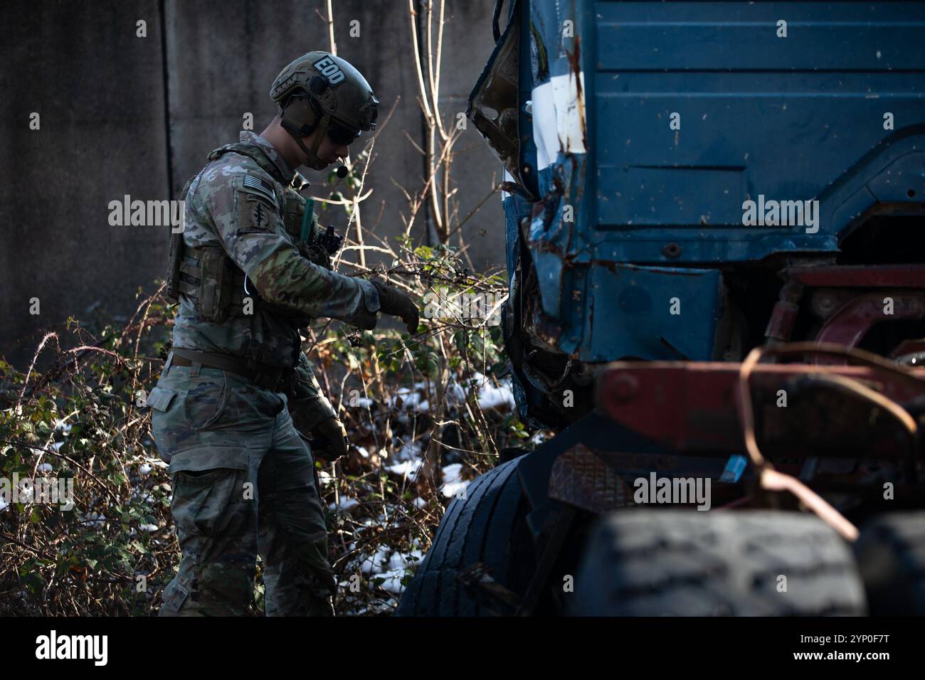 Les soldats multinationaux de la mission de la Force au Kosovo dirigée par l'OTAN, également connue sous le nom de KFOR, participent à l'exercice bisannuel Golden Sabre au Camp Vrelo, Kosovo, novembre 25, 2024. La KFOR forme et mène des missions quotidiennement pour assurer un environnement sûr et sûr et la liberté de mouvement de toutes les communautés du Kosovo. (Photo de la Garde nationale de l'armée américaine par le sergent Cheryl Madolev) Banque D'Images