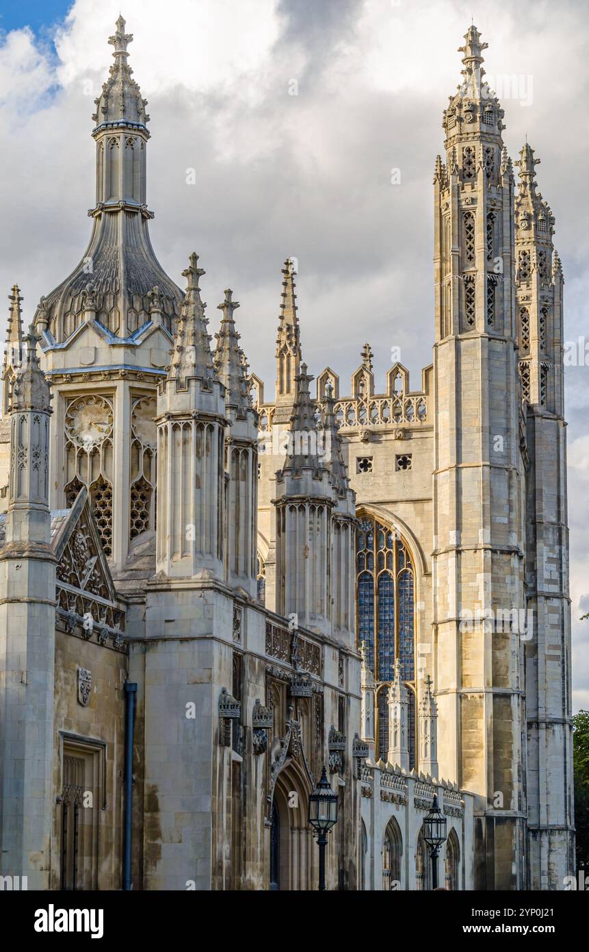 CAMBRIDGE, Royaume-Uni - 11 OCTOBRE 2014 : King's College Chapel and Gatehouse à l'Université de Cambridge, Royaume-Uni. Il est considéré comme l'un des meilleurs exemples Banque D'Images