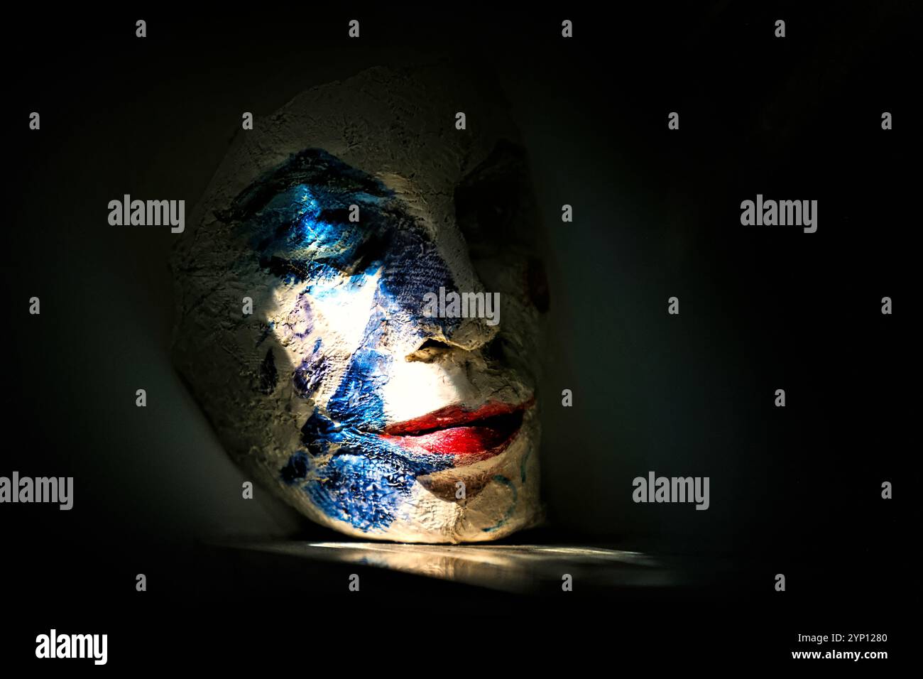 Masque facial, fabriqué à partir de plâtre blanc Banque D'Images