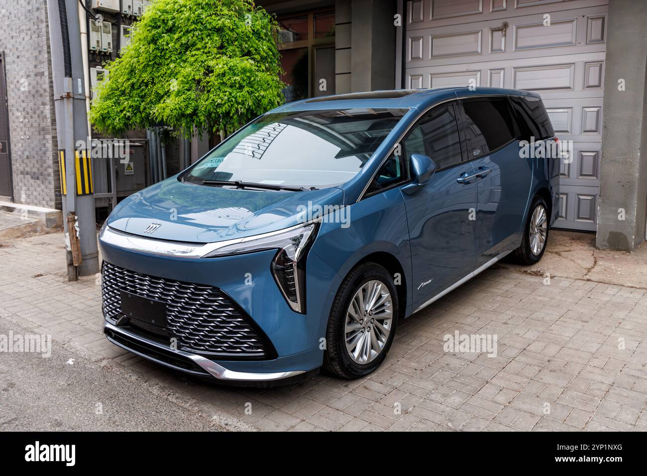 Pékin, Chine - 13 avril 2024 : voiture de la marque chinoise Buick modèle GL8 avenir véhicule de mobilité à Pékin, Chine. Banque D'Images
