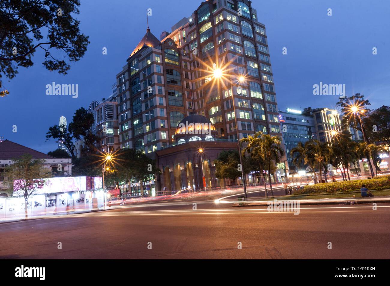 Vue nocturne de Ho Chi Minh City - la beauté de la ville non-sommeil au Vietnam Banque D'Images