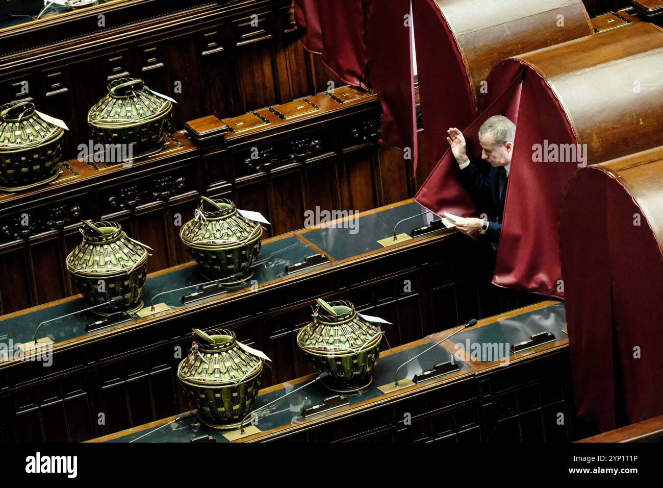 Roma, Italie. 28 novembre 2024. Seduta Comune del Parlamento per l' elezione di un giudice della Corte costituzionale. Camera dei Deputati a Roma, Gioved&#xec ; 28 novembre 2024 (foto Mauro Scrobogna/LaPresse) session conjointe du Parlement pour l'élection d'un juge à la Cour constitutionnelle. Chambre des députés à Rome, jeudi 28 2024 novembre. (Photo de Mauro Scrobogna/LaPresse) crédit : LaPresse/Alamy Live News Banque D'Images