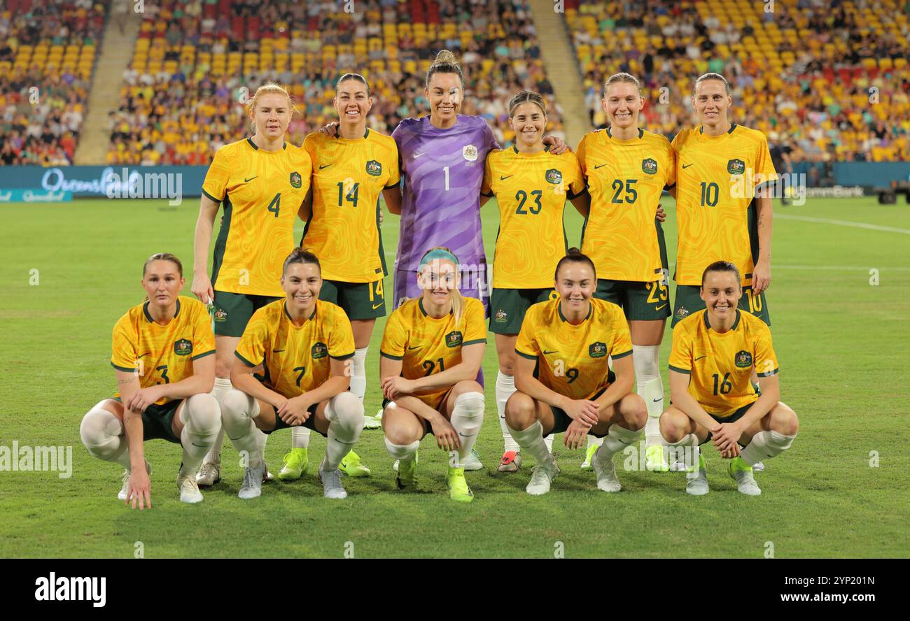 Brisbane, Australie. 28 novembre 2024. Brisbane, Australie, 28 novembre 2024 : les joueurs des Matildas s'alignent avant le match international amical entre les CommBank Matildas et les Brazil Women au Suncorp Stadium de Brisbane, Australie Matthew Starling (Promediapix/SPP) crédit : SPP Sport Press photo. /Alamy Live News Banque D'Images