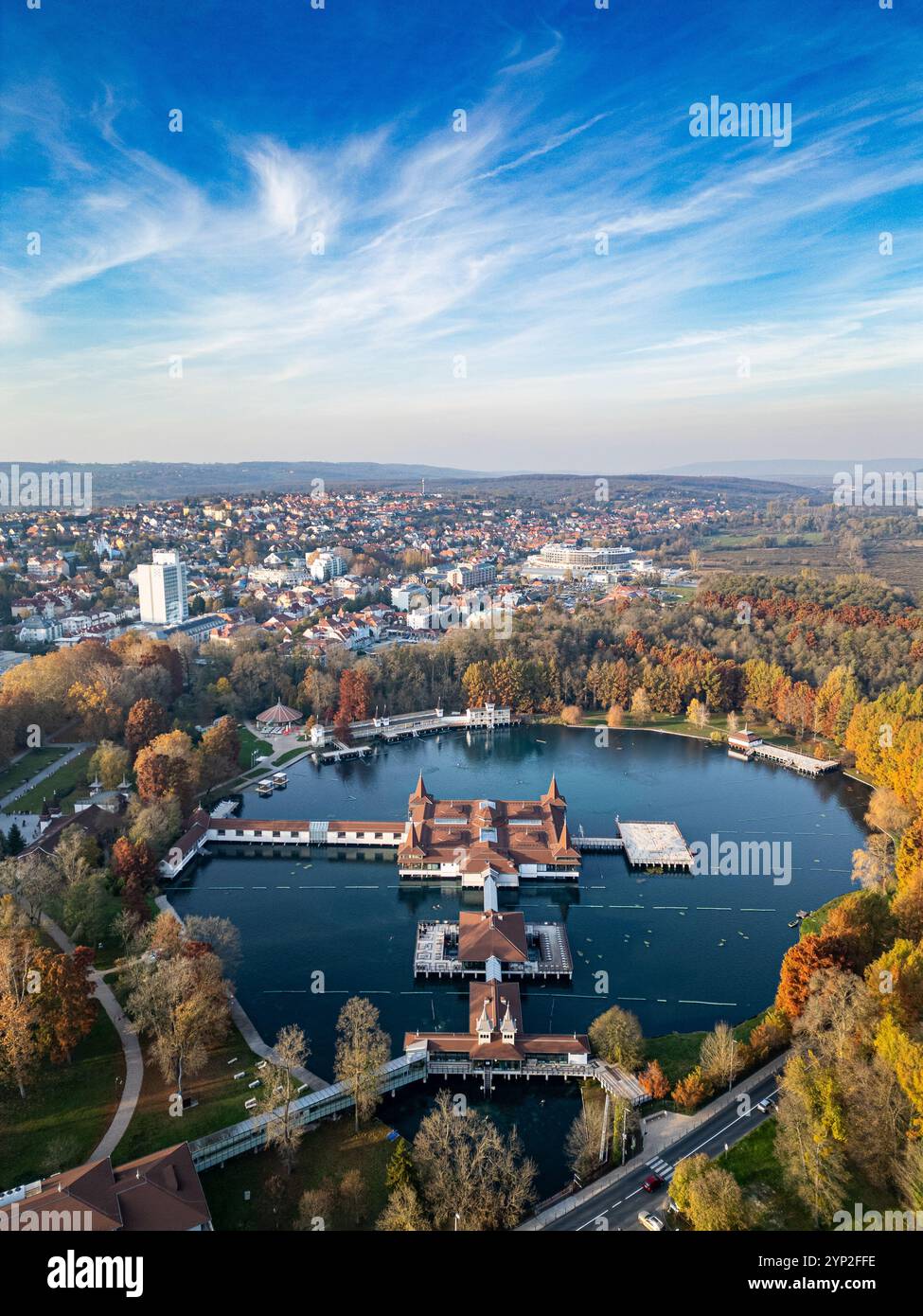 Vue aérienne du lac Heviz, lac thermal en Hongrie Banque D'Images