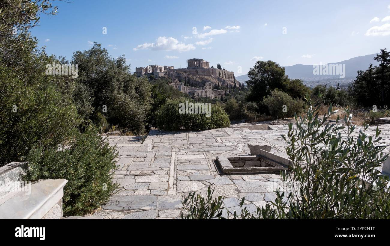 Vue de l'Acropole d'Athènes, site du patrimoine mondial de l'UNESCO, depuis la colline de Mouseion, située au sud-ouest, Athènes, Grèce, Europe Banque D'Images