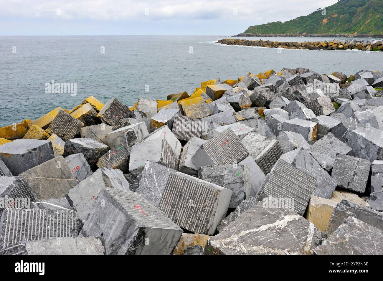 Brise-lames pour protéger le Paseo Nuevo, Saint-Sébastien, golfe de Gascogne, province de Gipuzkoa, pays Basque, Espagne, Europe Banque D'Images