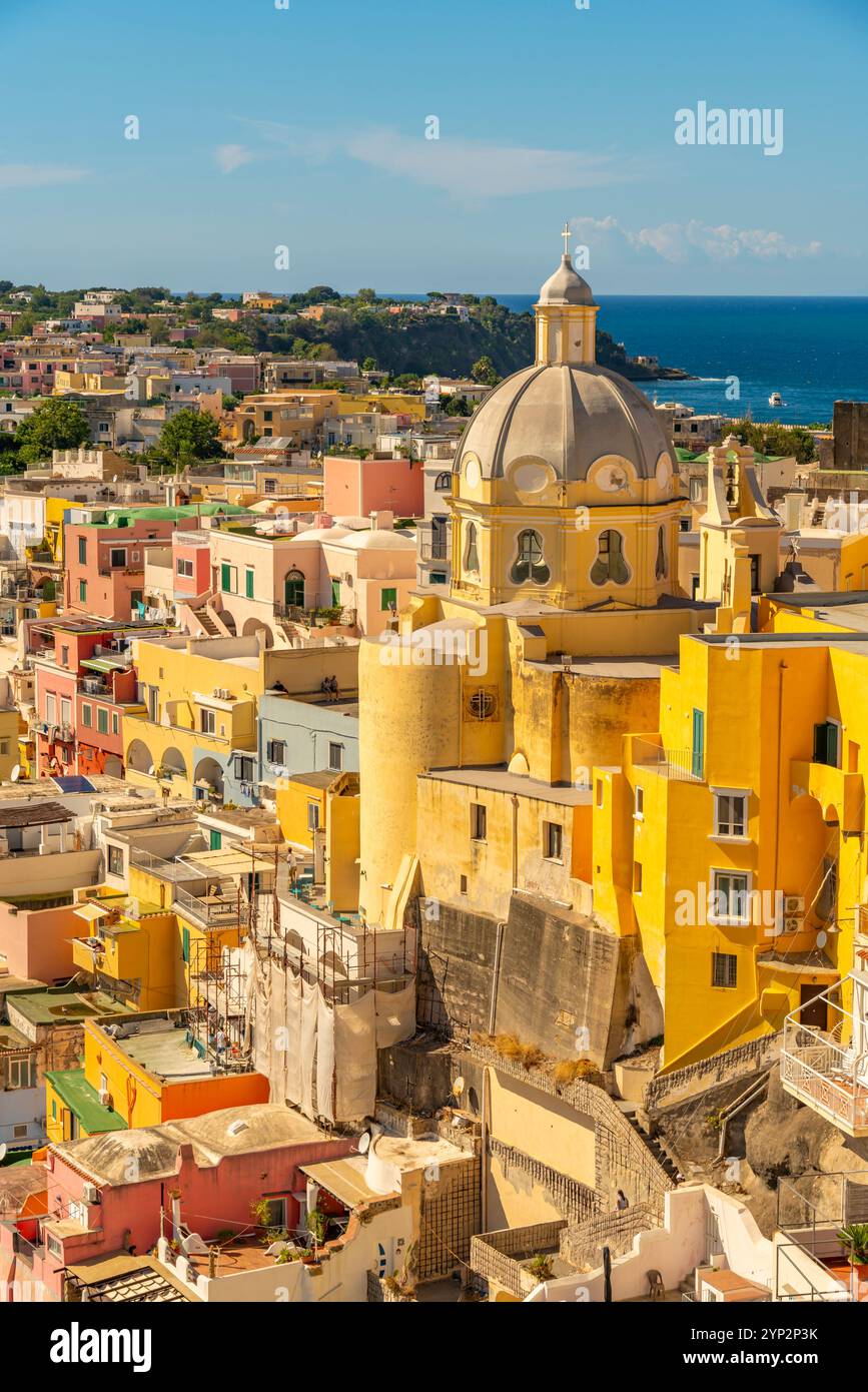 Vue sur la ville depuis la position élevée, Procida, îles Phlegraean, Golfe de Naples, Campanie, Italie du Sud, Italie, Europe Banque D'Images