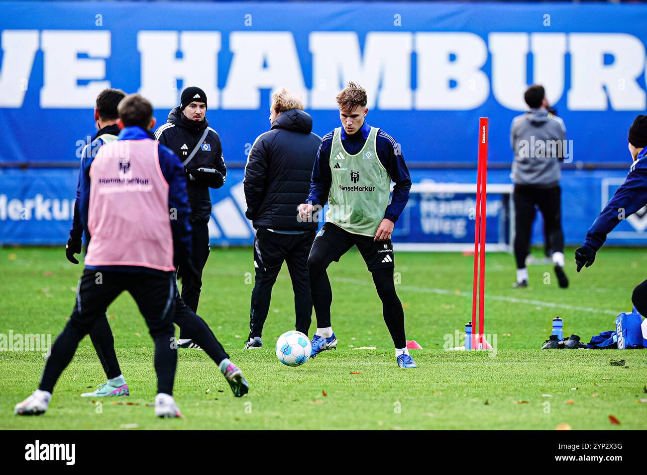 Luis Seifert (Hamburger SV, #43) GER, entraînement Hamburger SV, Fussball, 2. Bundesliga, saison 2024/2025, 28.11.2024 Foto : Eibner-Pressefoto/Marcel von Fehrn Banque D'Images