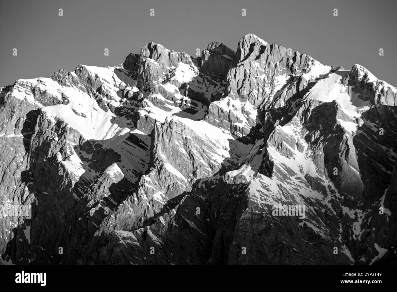 Montagne enneigée en Suisse Banque D'Images