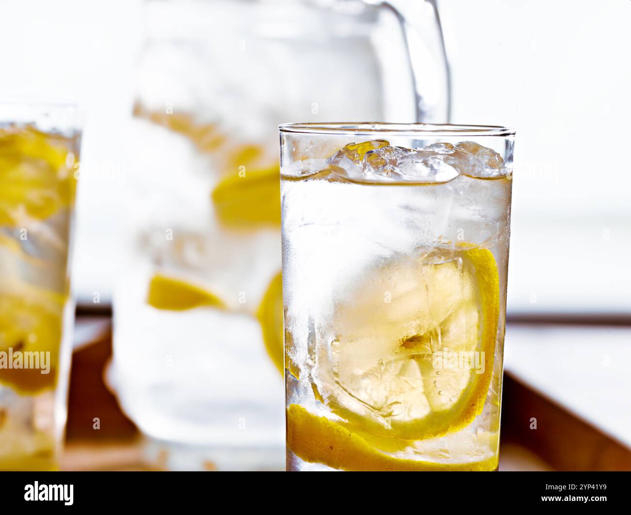 plateau avec verres de limonade Banque D'Images