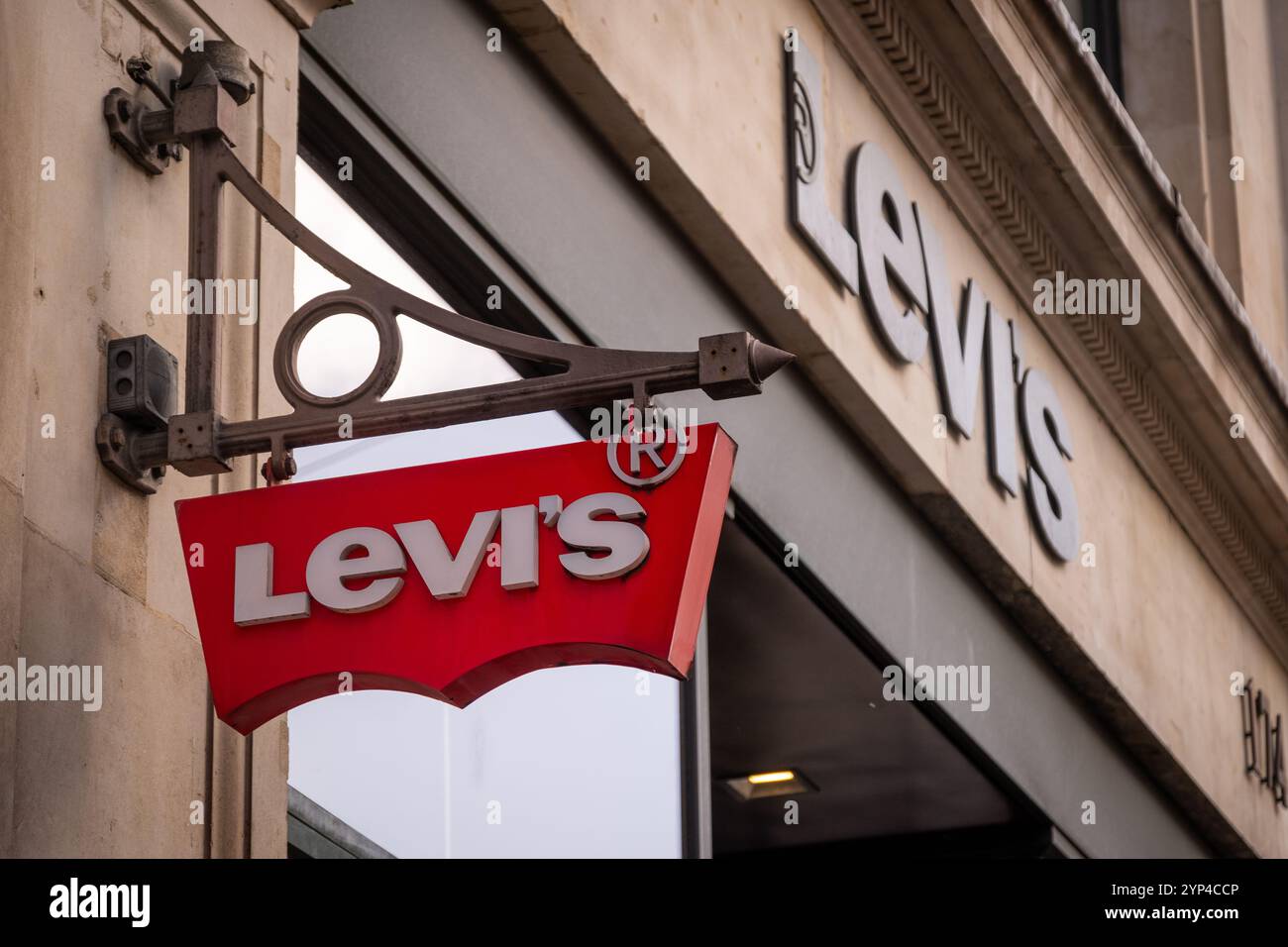 LONDRES- 25 NOVEMBRE 2024 : magasin Levis sur Regent Street - marque de mode américaine. Banque D'Images