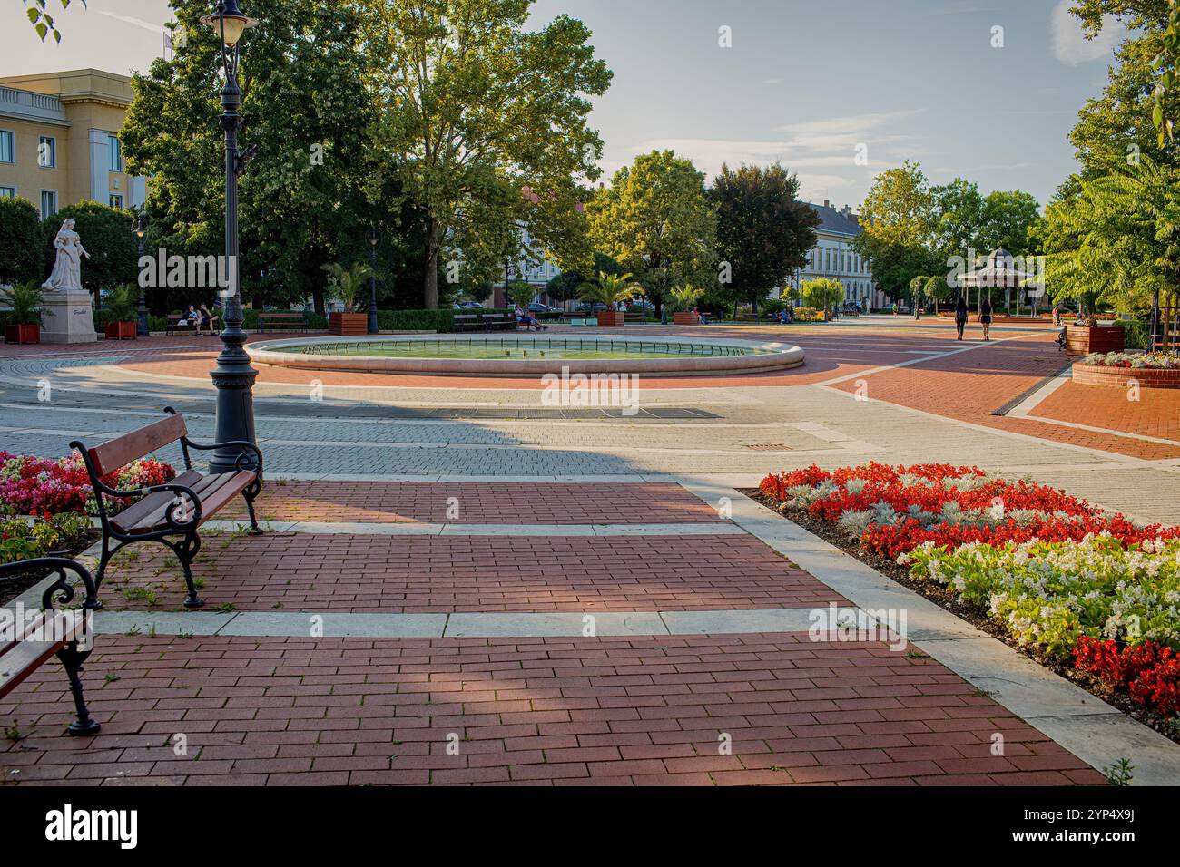 Nagykanisza, Hongrie - 3 août 2023 : place Erzsebet dans le centre-ville Banque D'Images