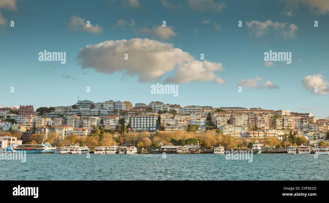 Uskudar bord de mer dans la ville d'Istanbul, Turquie Banque D'Images