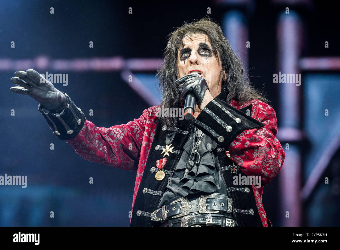 Alice Cooper se produisant en concert en 2024 Banque D'Images