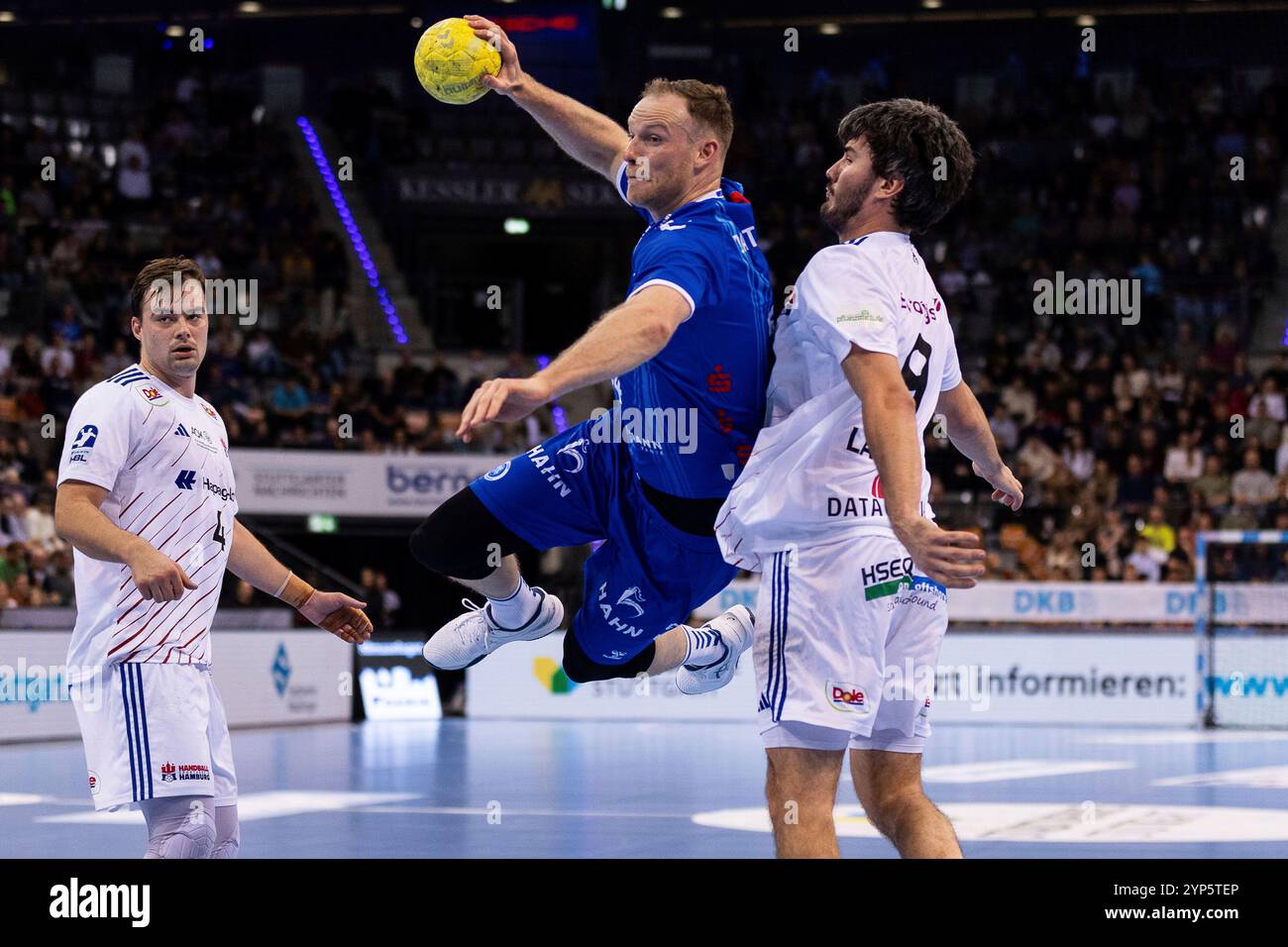 Lenny Rubin (TVB Stuttgart, #44) erzielt ein Tor, Aktion, Torwurf TVB Stuttgart (TVB) v. Handball Sport Verein Hamburg (HSVH), Handball, Maenner, Daikin 1. Handball Bundesliga (HBL), 12. Spieltag, Spielzeit 2024/2025, 28.11.2024 Foto : Eibner-Pressefoto/Oliver Schmidt Banque D'Images