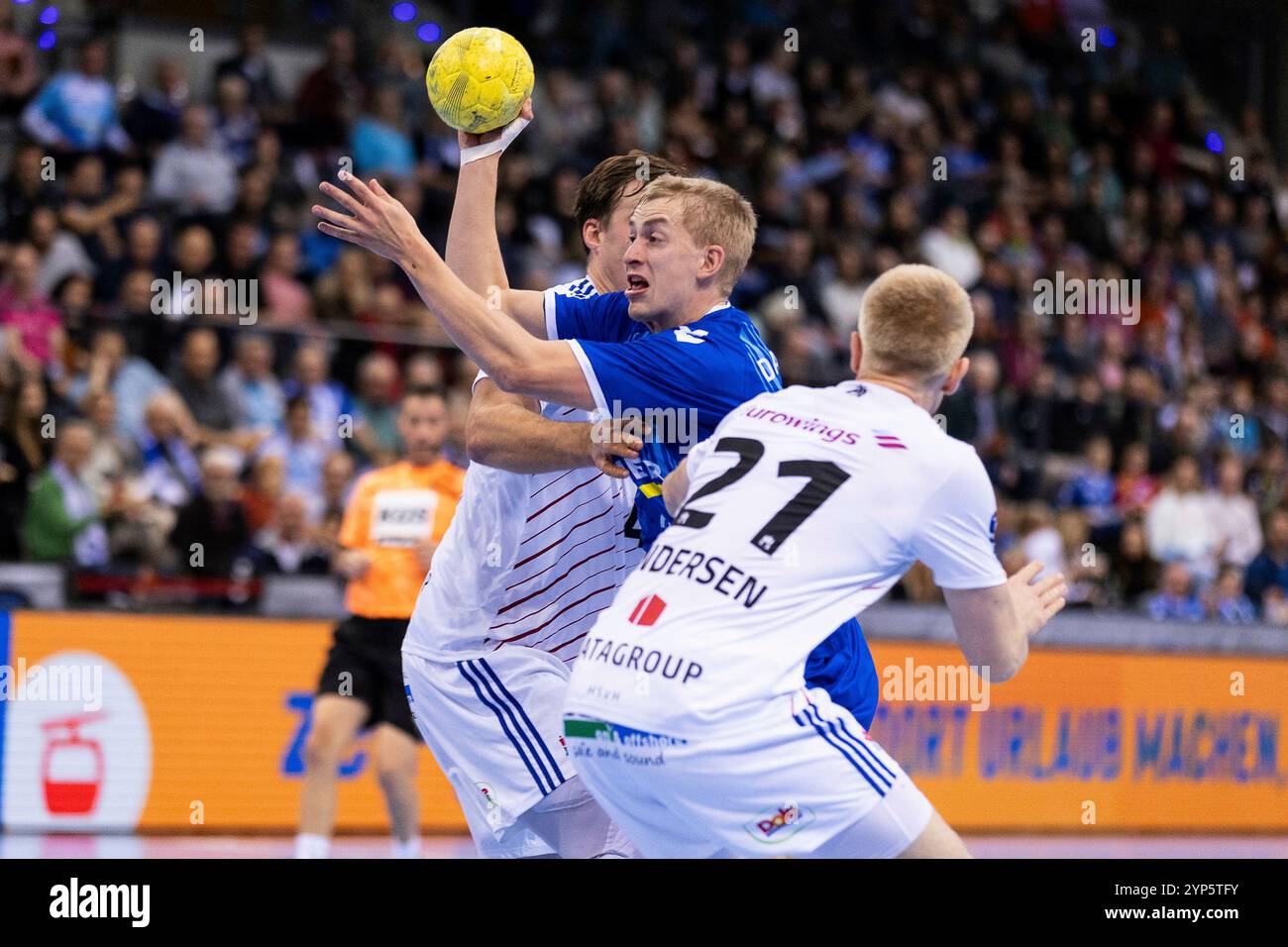 Torben MATZKEN (TVB Stuttgart, #22) erzielt ein Tor, Aktion, Torwurf TVB Stuttgart (TVB) v. Handball Sport Verein Hamburg (HSVH), Handball, Maenner, Daikin 1. Handball Bundesliga (HBL), 12. Spieltag, Spielzeit 2024/2025, 28.11.2024 Foto : Eibner-Pressefoto/Oliver Schmidt Banque D'Images