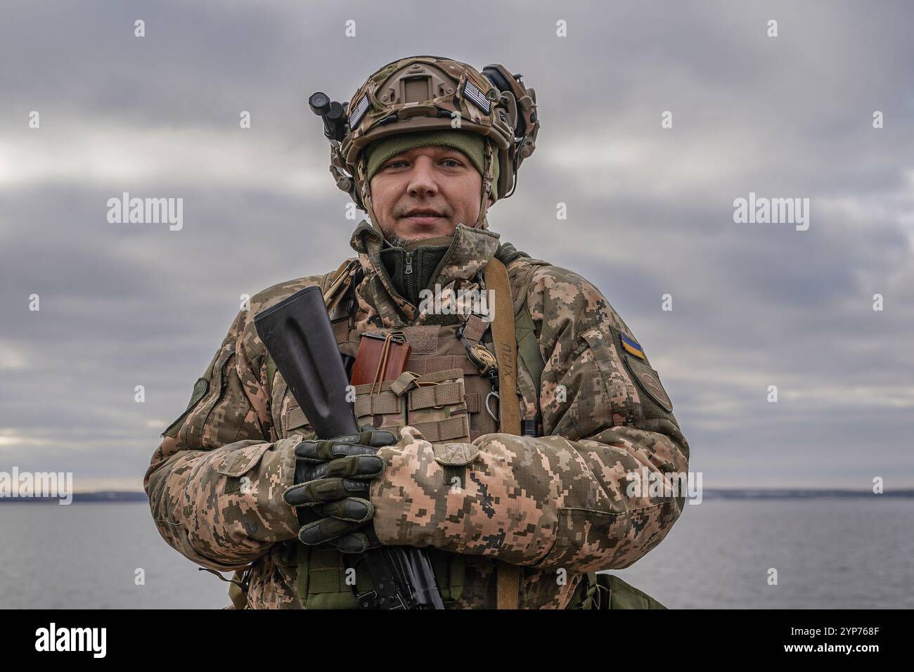 Yevhen Vasyliev/le Pictorium - groupes mobiles de tir de défense aérienne de la 112e brigade distincte de défense territoriale des Forces armées ukrainiennes - 24/11/2024 - Ukraine/région de Kiev - groupes mobiles de tir de défense aérienne de la 112e brigade distincte de défense territoriale défendent l'espace aérien au-dessus de la région de Kiev et Kiev contre les attaques de missiles et drones russes. Armés de systèmes portatifs de défense aérienne et de mitrailleuses de divers systèmes, les soldats sont en service 24 heures sur 24. La majorité des membres des groupes mobiles sont ceux qui ont participé au combat, ont été blessés et ont été blessés Banque D'Images