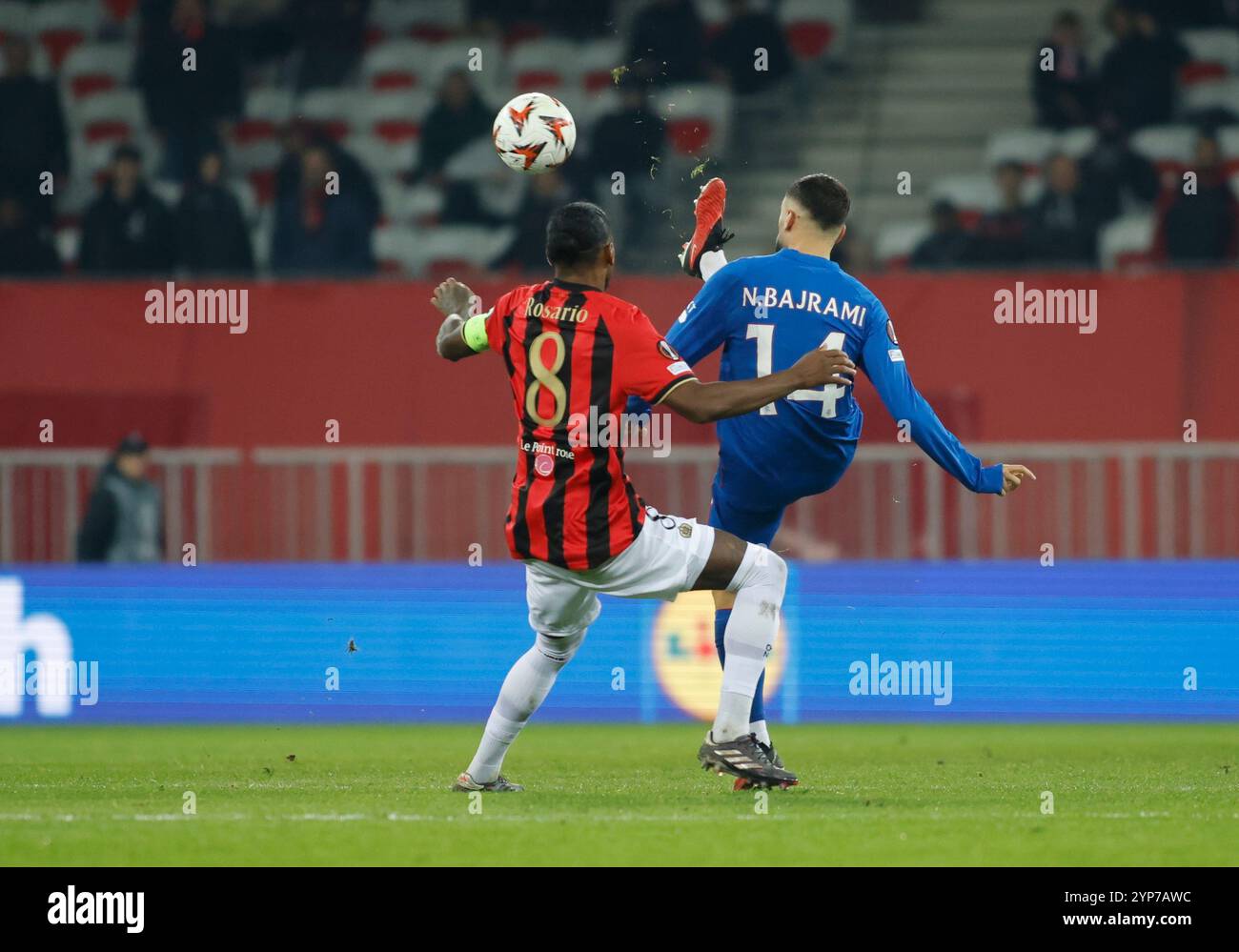 Nice, France. 28 novembre 2024. Nedim Bajrami manager du Rangers FC et Pablo Rosario de l'OGC Nice lors de l'UEFA Europa League 2024/25, match de football entre l'OGC Nice et le Rangers FC le 28 novembre 2024 à Allianz Riviera, Nice, France, crédit : Nderim Kaceli/Alamy Live News Banque D'Images
