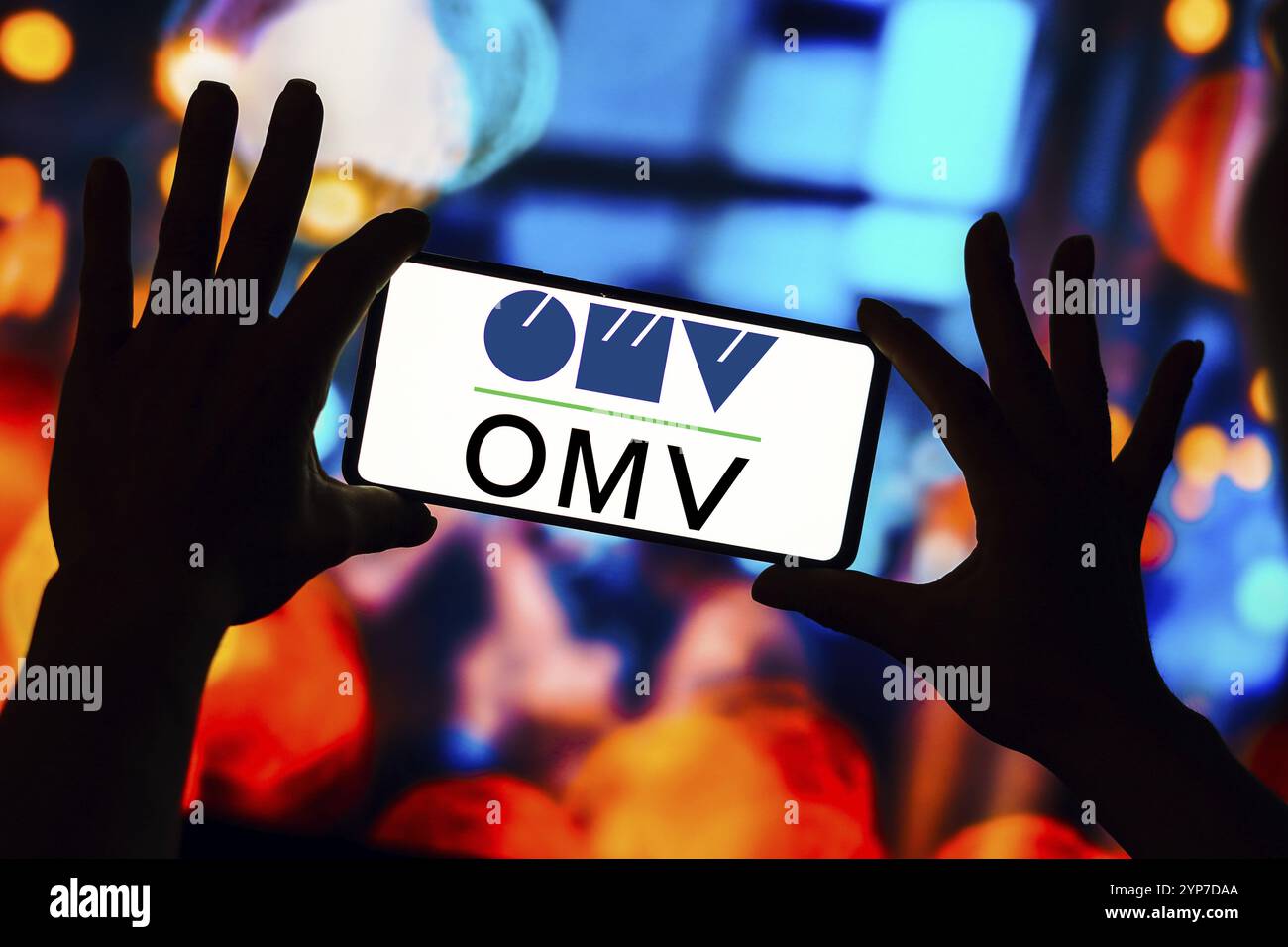 Dans cette illustration photo, le logo OMV Aktiengesellschaft est affiché sur un smartphone Banque D'Images