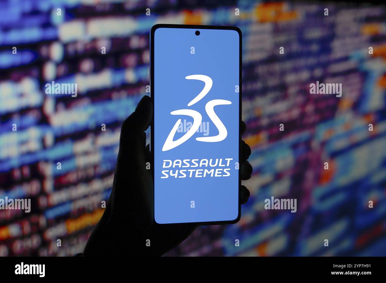 Dans cette illustration photo, le logo Dassault systèmes est affiché sur l'écran d'un smartphone Banque D'Images