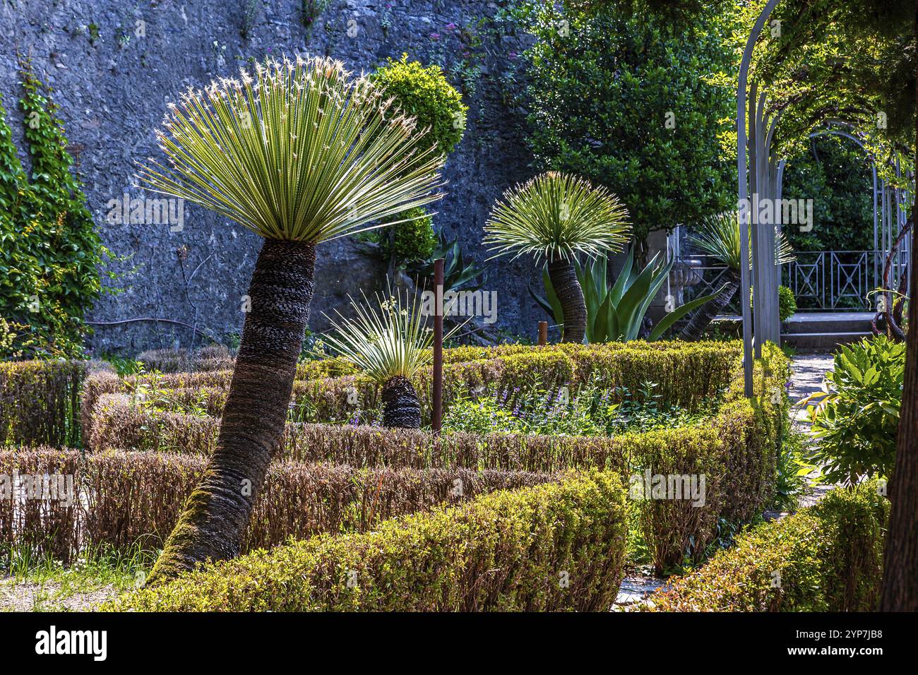 VARENNA, ITALIE, 05 juin 2019 : façades et jardins de Villa Monastero, sur le lac de Côme, 05 juin 2019, à Varenna, italie Banque D'Images