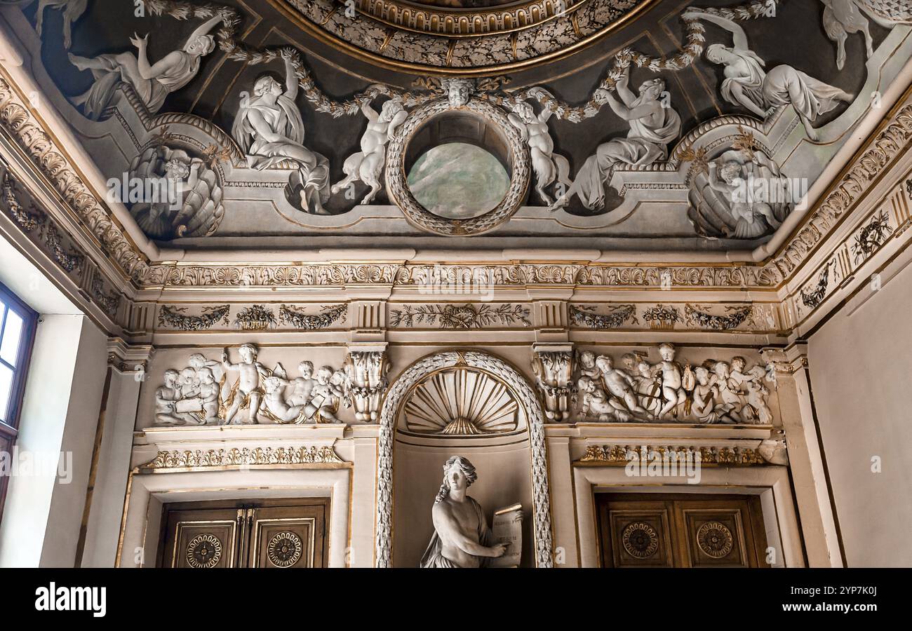 PARIS, FRANCE, 12 OCTOBRE 2019 : intérieurs et décors de l'hôtel de Lauzun, october12, 2019, à Paris, France, Europe Banque D'Images