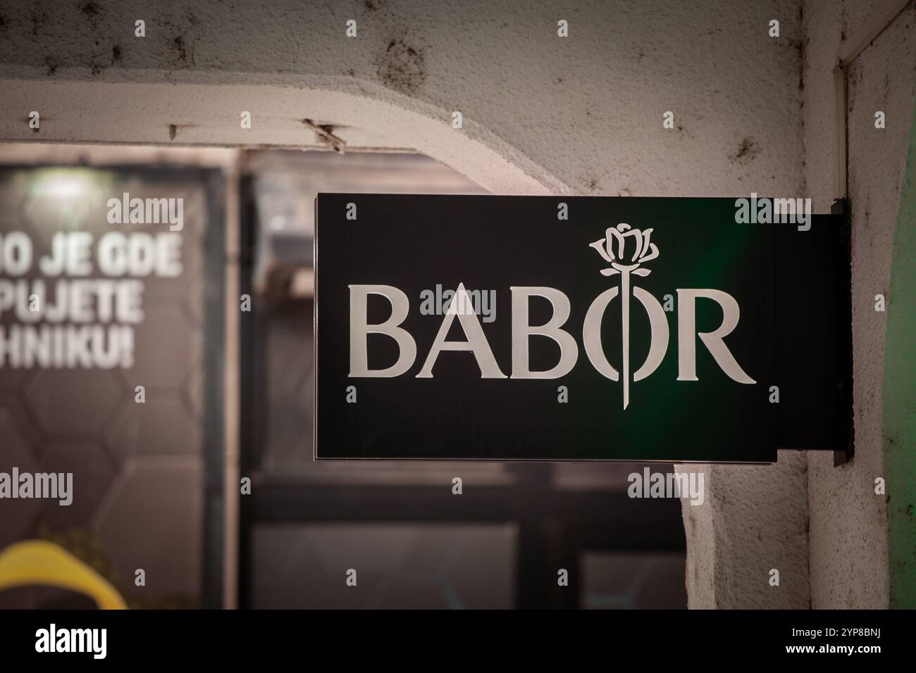 BELGRADE, SERBIE - 12 OCTOBRE 2024 : logo BABOR sur leur détaillant à Belgrade, Serbie. babor est une marque de cosmétiques allemande répandue en europe. Banque D'Images
