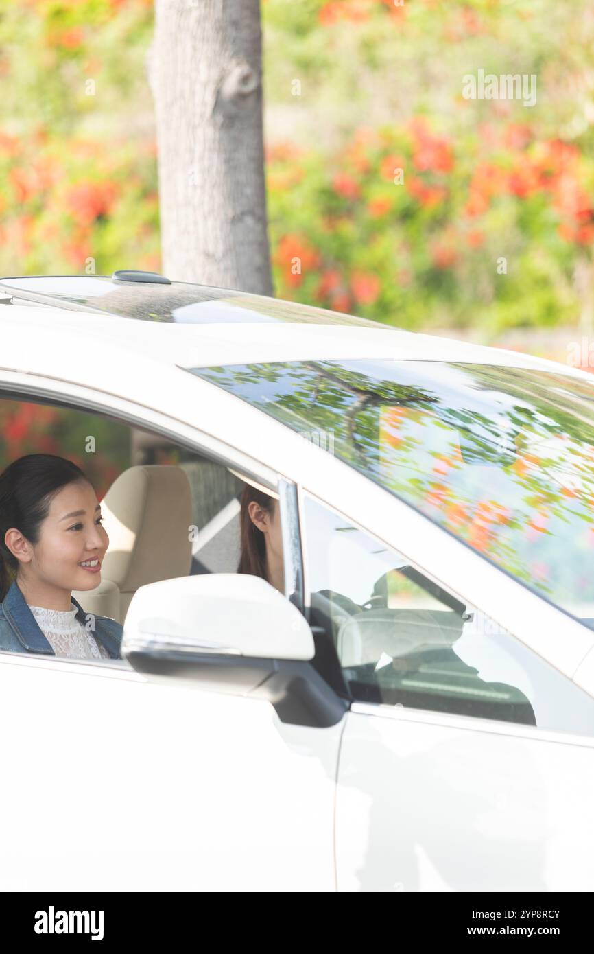 Deux femmes en voiture Banque D'Images