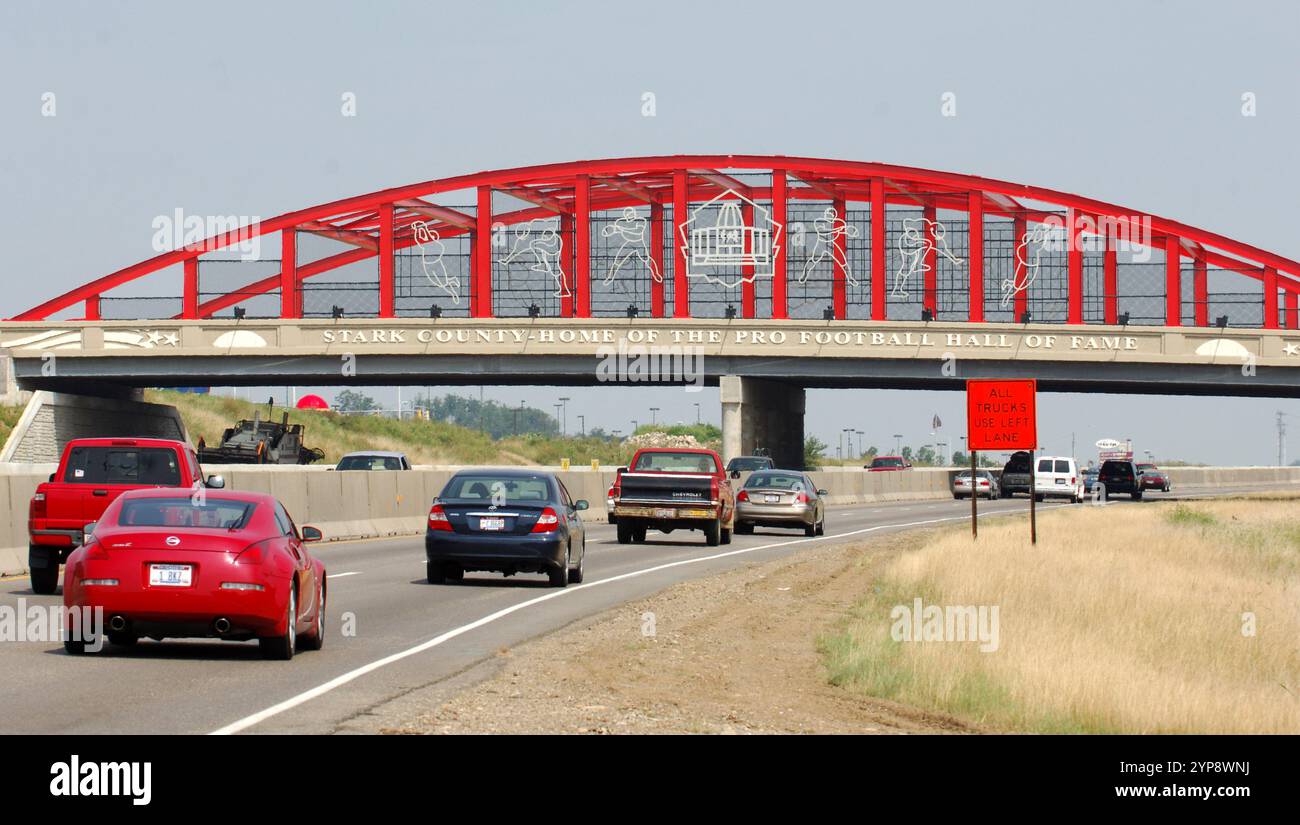 Canton, États-Unis. 06 août 2006. Autoroute le long de l'Interstate 77 à Canton, Ohio dans le comté de Stark, stade du NFL Pro Football Hall of Fame, le samedi 5 août 2006. Photo par crédit : Newscom/Alamy Live News Banque D'Images