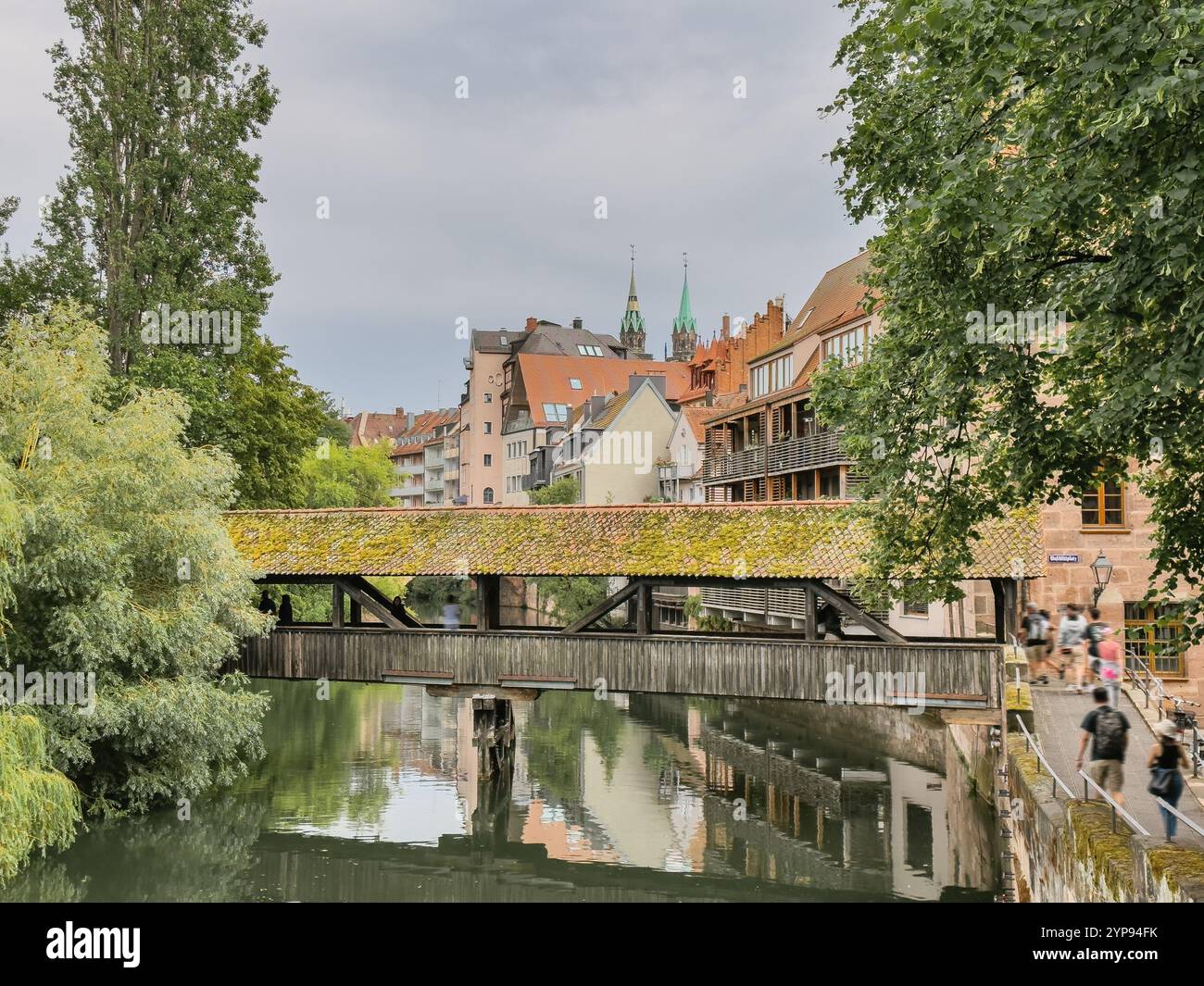 Hangmans Bridge Henkersteg dans le centre de la vieille ville de Nuremberg. Vue depuis Maxbrücke (pont Max). Voyage en Bavière Banque D'Images