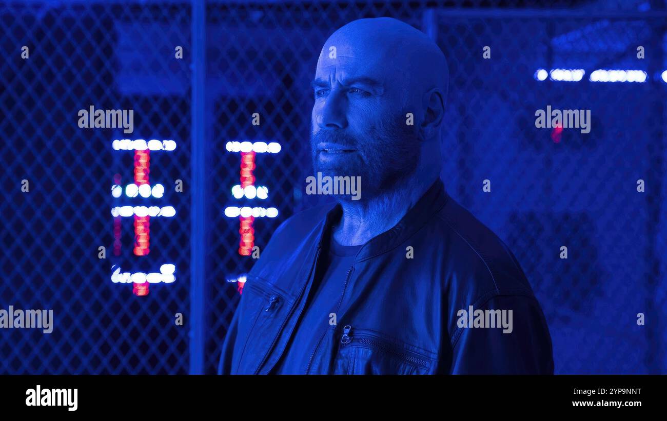 JOHN TRAVOLTA dans CASH OUT (2024), réalisé par DOUG RICHARDSON et DIPO OSENI. Crédit : BondIt / convergence Entertainment Group / album Banque D'Images