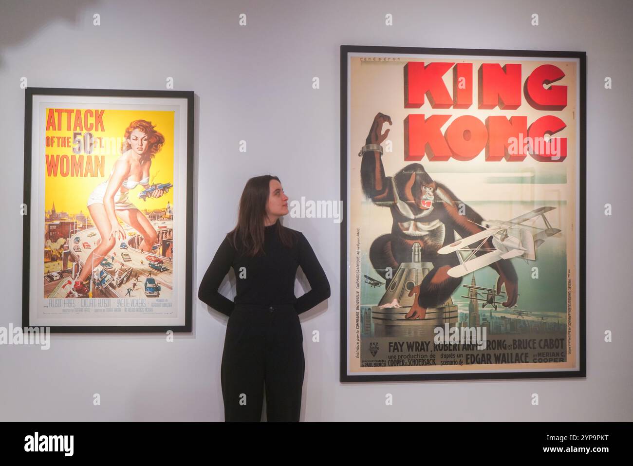 Londres, Royaume-Uni. 29 novembre 2024 l-R attaque du 50ft. Femme, 1958 : affiche originale de film vintage Reynold Brown. Estimation:GBP 12 000 - GBP 18,000, King Kong, 1933 : affiche originale de film vintage René Péron. Montant estimatif : 25 000 GBP - 35 000 GBP. Aperçu de Christie's science-fiction et vente fantastique chez Christie's.. La vente en ligne a lieu du 28 novembre au 12 décembre .Credit.Amer Ghazzal/Alamy Live News Banque D'Images