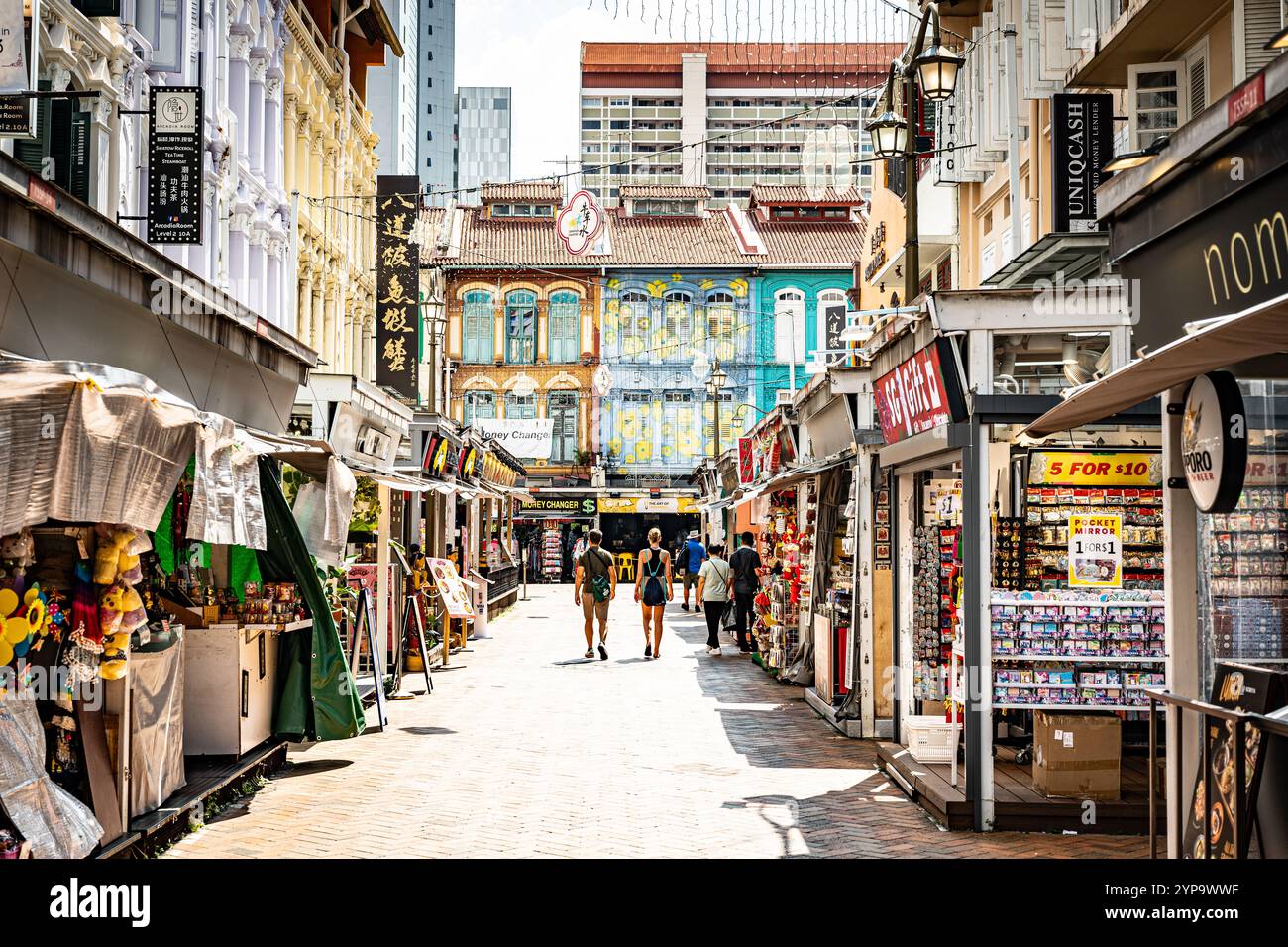 Singapour - 3 juillet 2024 : souvenirs shopping dans le quartier de Chinatown, visite touristique de la rue Banque D'Images
