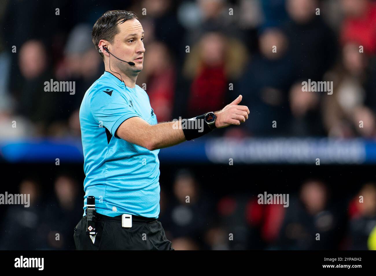 Leverkusen, Allemagne. 26 novembre 2024. LEVERKUSEN, ALLEMAGNE - NOVEMBRE 26 : arbitre Mykola Balakin lors du match MD5 de la phase de la Ligue des champions 2024/25 de l'UEFA entre le Bayer 04 Leverkusen et le FC Salzburg à la BayArena le 26 novembre 2024 à Leverkusen, Allemagne. (Photo de Joris Verwijst/Orange Pictures) crédit : Orange pics BV/Alamy Live News Banque D'Images Leverkusen, Allemagne. 26 novembre 2024. LEVERKUSEN, ALLEMAGNE - NOVEMBRE 26 : arbitre Mykola Balakin lors du match MD5 de la phase de la Ligue des champions 2024/25 de l'UEFA entre le Bayer 04 Leverkusen et le FC Salzburg à la BayArena le 26 novembre 2024 à Leverkusen, Allemagne. (Photo de Joris Verwijst/Orange Pictures) crédit : Orange pics BV/Alamy Live News Banque D'Images