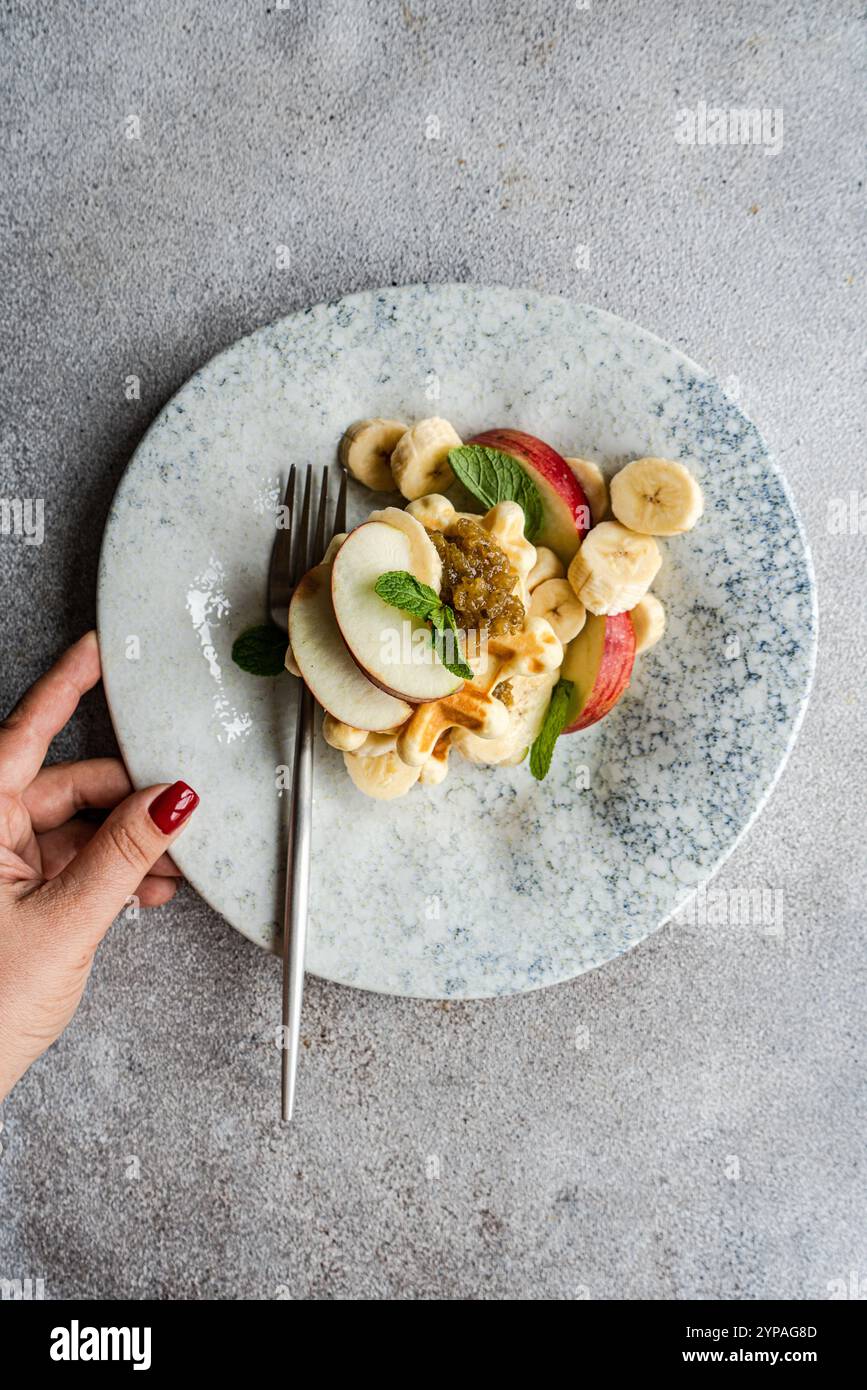 Gaufres sucrées aux fruits et à la menthe Banque D'Images