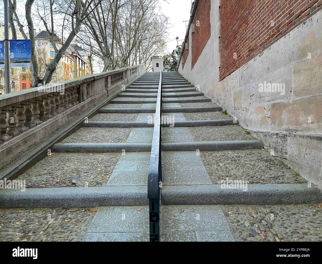 Escaliers pour les jardins Sabatini. Cuesta de San Vicente, Madrid, Espagne. Banque D'Images