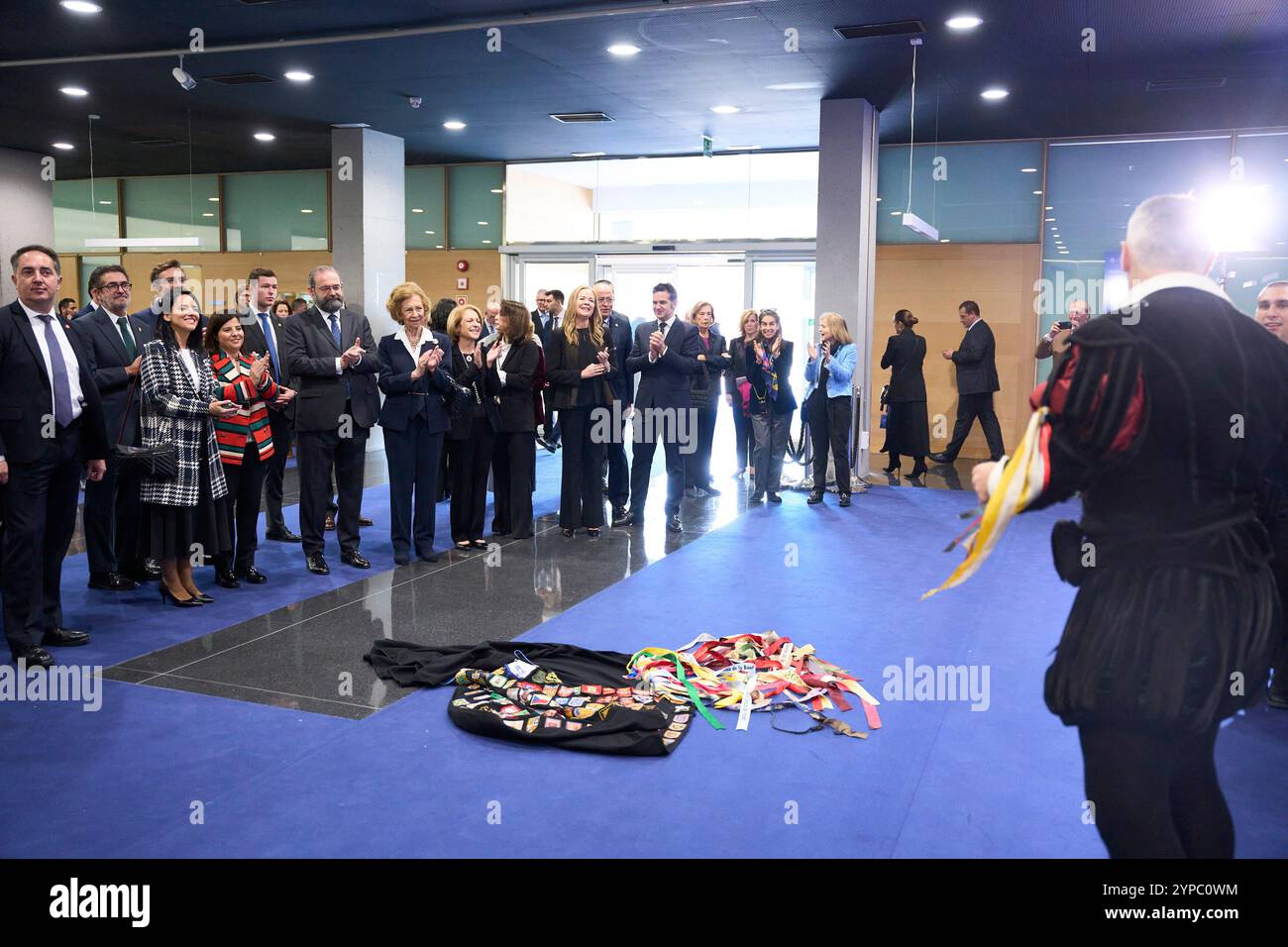 L'ancienne reine Sofia est investie comme Docteur Honoris causa par l'Université CEU San Pablo à l'Université San Pablo CEU le 26 novembre 2024 à Alcordon, Espagne. Banque D'Images