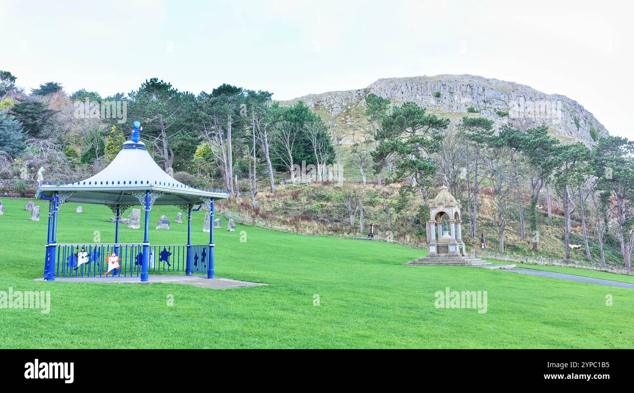 Abri dans le parc botanique et jardin de Happy Valley à Great Ormes Head, Llandudno, pays de Galles. Banque D'Images