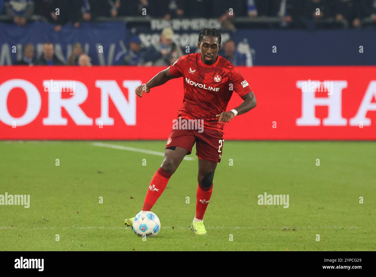 Frank Ronstadt (1.FC Kaiserslautern, #27) GER, FC Schalke 04 gegen 1.FC Kaiserslautern, Fussball, 2.Liga, 14.Spieltag, Spielzeit 2024/2025, 29.11.2024 LA RÉGLEMENTATION du LDF INTERDIT TOUTE UTILISATION DE PHOTOGRAPHIES COMME SÉQUENCES D'IMAGES ET/OU QUASI-VIDÉO Foto : Eibner-Pressefoto/Frank Zeising Banque D'Images