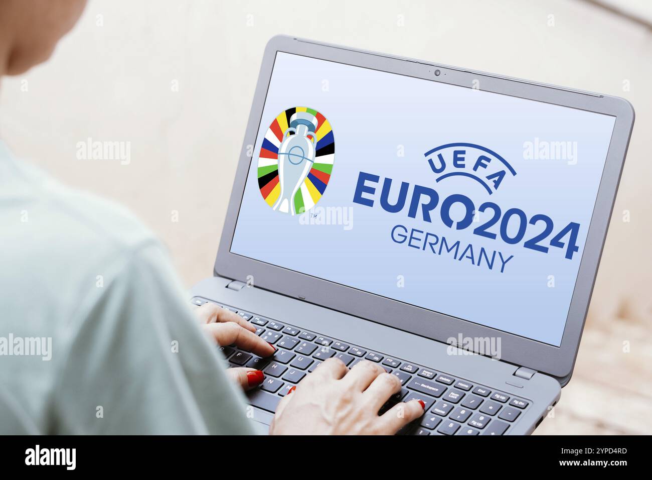 20 mai 2024, Brésil. Sur cette illustration photo, le logo du Championnat d'Europe de football de l'UEFA (Euro 2024 Allemagne) est affiché sur un écran d'ordinateur portable Banque D'Images