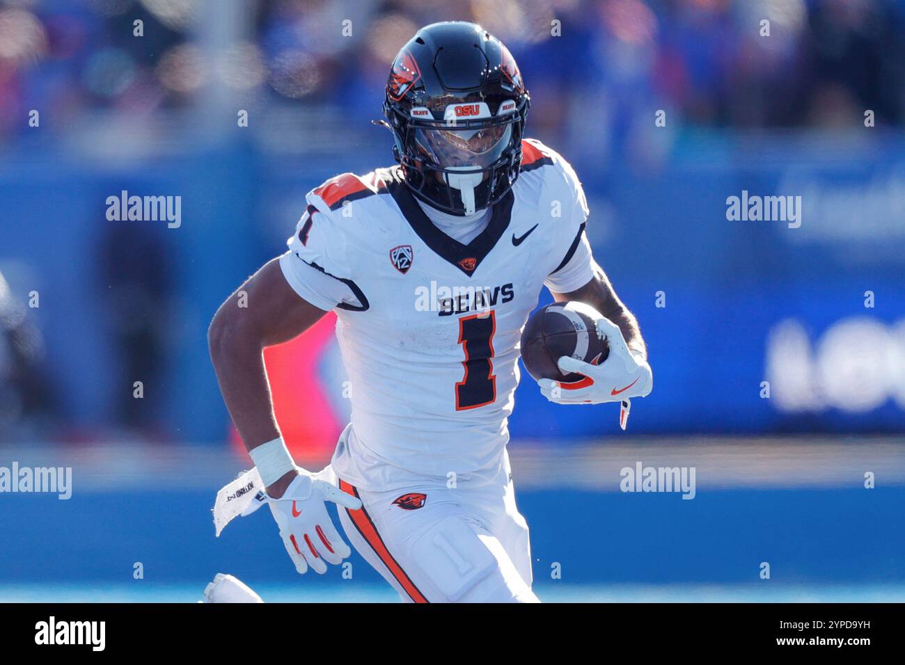 Oregon State wide receiver Darrius Clemons (1) turns up field against Boise State after a reception in the second half of an NCAA college football game, Friday, Nov. 29, 2024, in Boise, Idaho. (AP Photo/Steve Conner) Banque D'Images